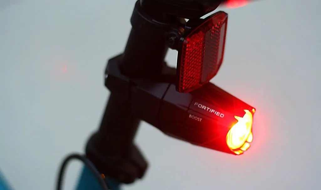 Велосипедный фонарь USB 2000 лм с клаксоном