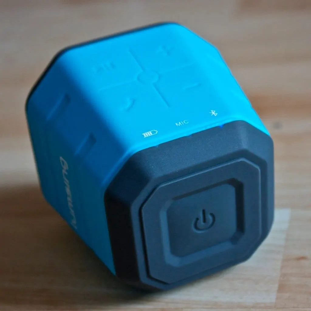 Портативная Bluetooth-колонка с защитой IPX7