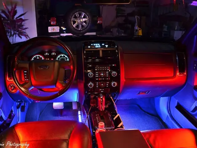 RGB-подсветка салона автомобиля с управлением со смартфона