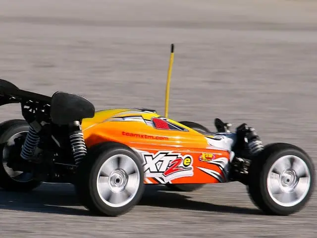 Радиоуправляемый внедорожник 4WD 1:16 с подсветкой