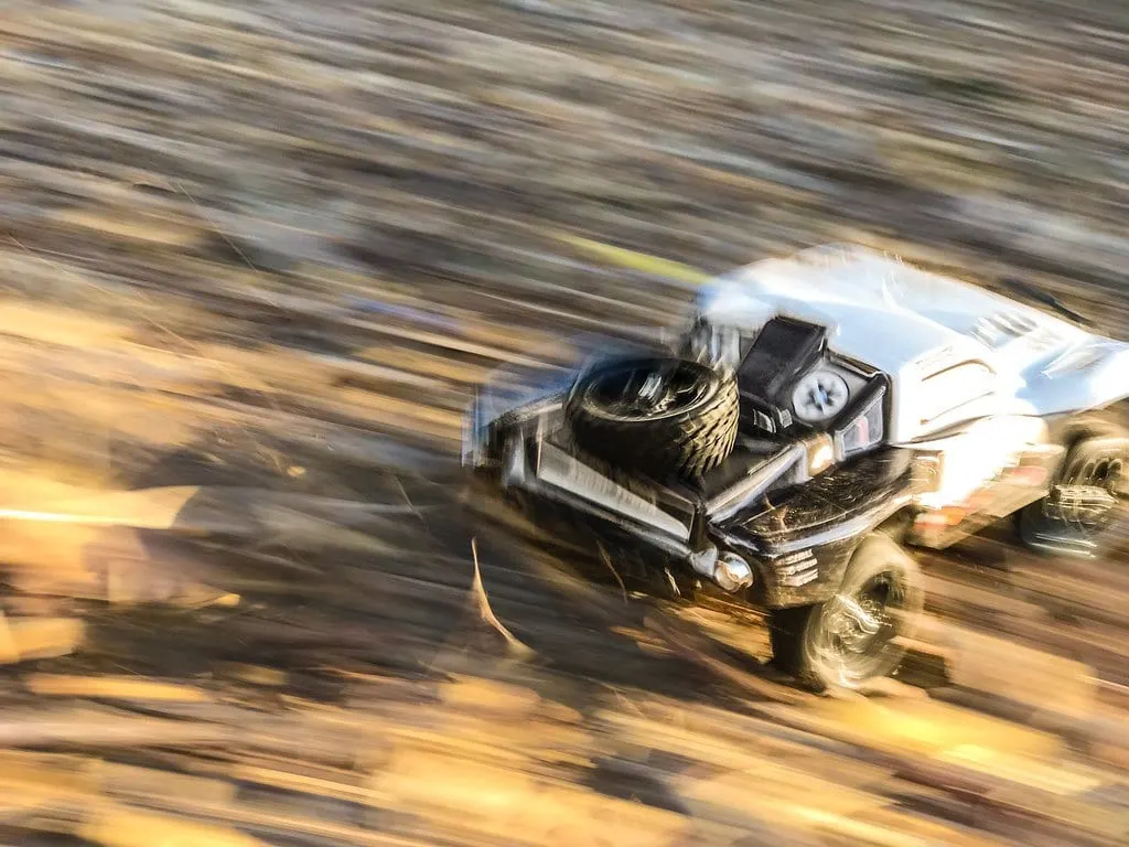 Радиоуправляемый внедорожник 4WD 1:16 с подсветкой