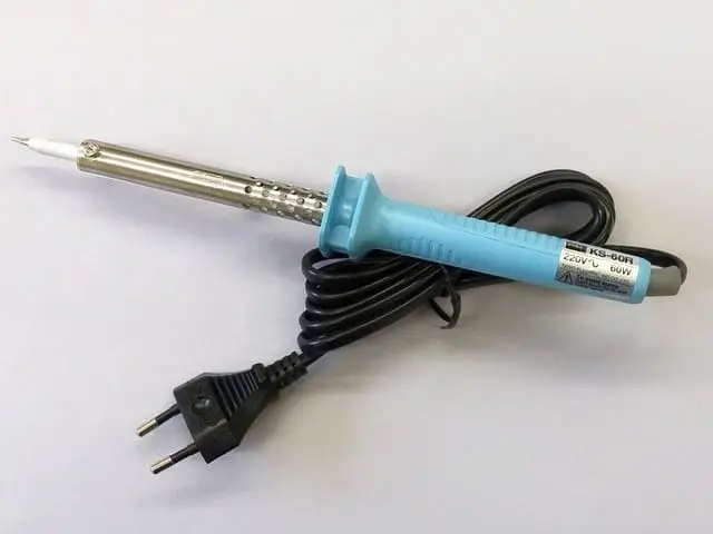 Портативный паяльник с OLED-экраном и питанием USB-C